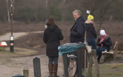 Zwerfafval op de Larense heide